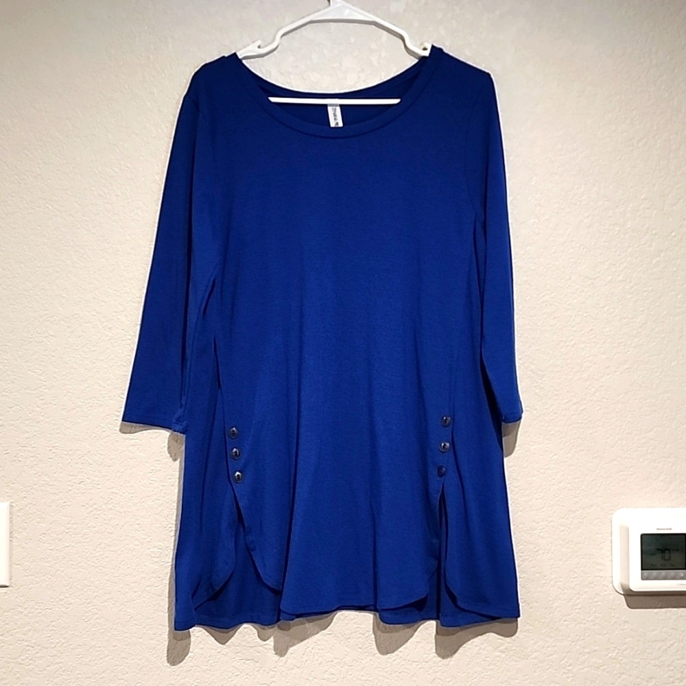 Blue long sleeved top